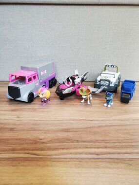 PAW Patrol Vehicle and Pup Figures Lot